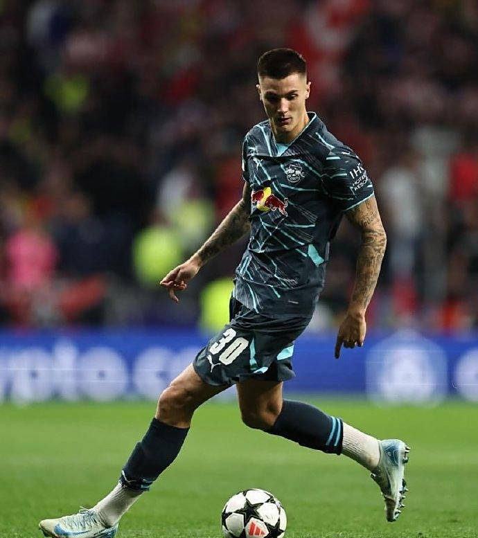 纽卡斯尔的9000万欧元报价，莱比锡22岁射手面临重要选择