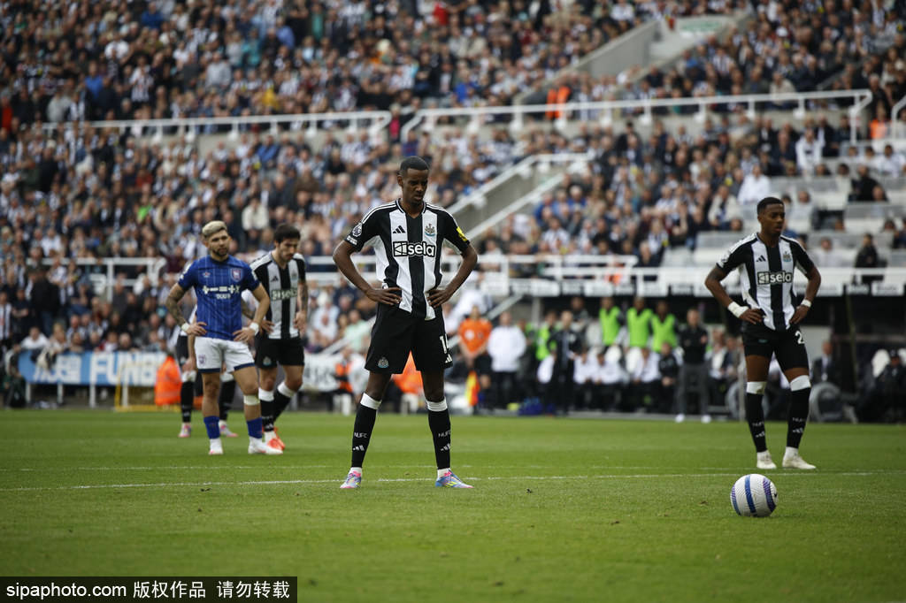 伊萨克缺席PFA颁奖典礼，利物浦转会风波再起！